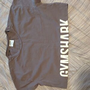 Cropped gymshark t shirt